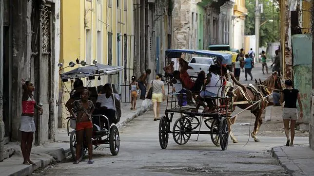 Los hombres ya bailan con otros hombres en Cuba