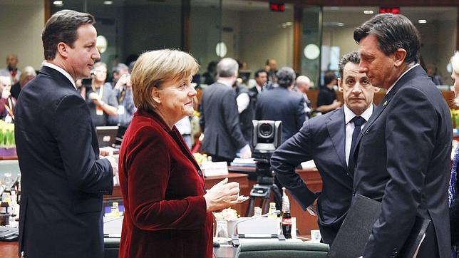 En directo: París y Londres preparan una «solución política y diplomática» para Libia