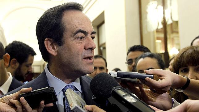 «La sucesión que ha de interesar a los socialistas inteligentes es la de Aguirre o Camps»