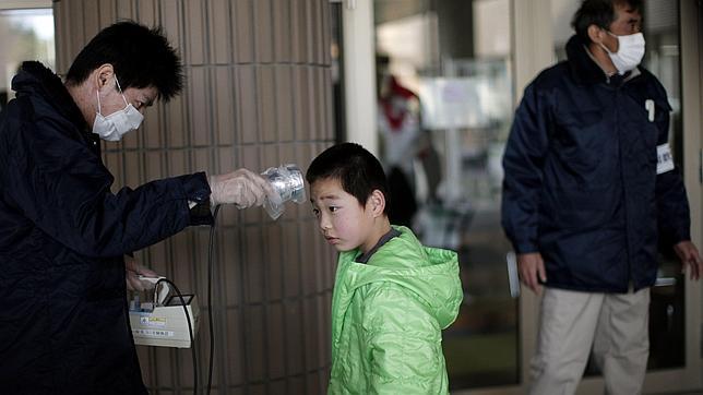 Detectan una bolsa de agua radiactiva 15 metros por debajo de la central de Fukushima