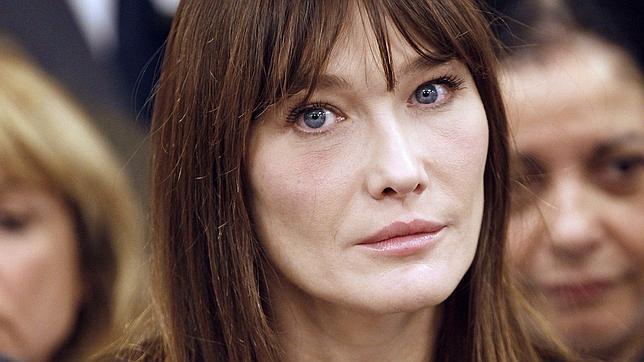 La carrera musical de Carla Bruni perjudica a Nicolas Sarkozy