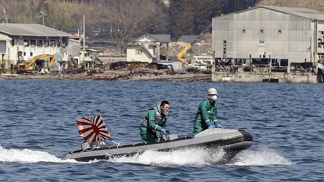 Japón despliega una gran operación para buscar 16.000 cadáveres bajo el agua