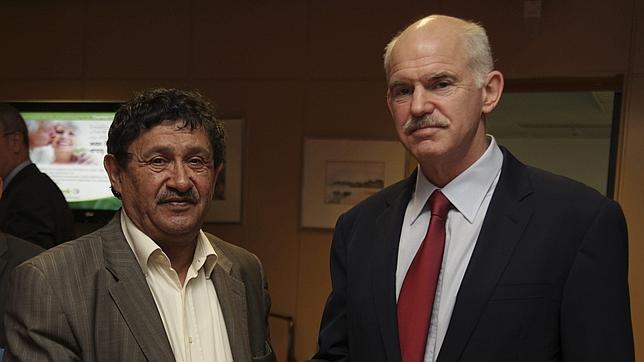 Gadafi envía un alto cargo a Grecia para buscar una solución