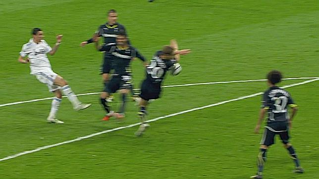 Posible penalti de Dawson