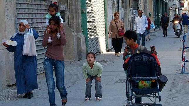 Francia también quiere reducir la inmigración legal