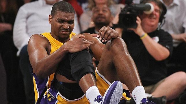 Alarma en los Lakers: se lesiona Bynum
