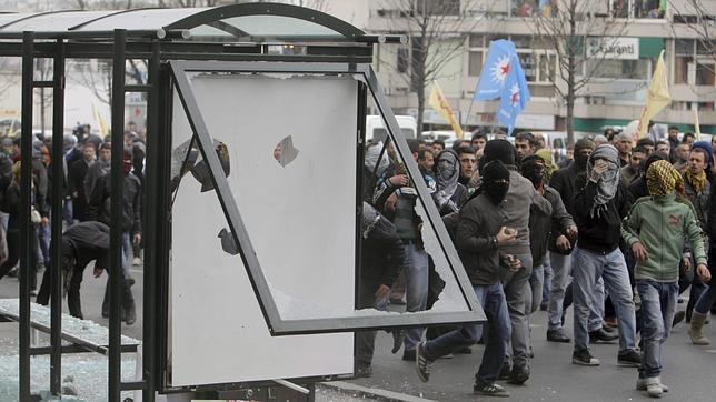 La prohibición de candidatos electorales provoca una batalla campal en Estambul