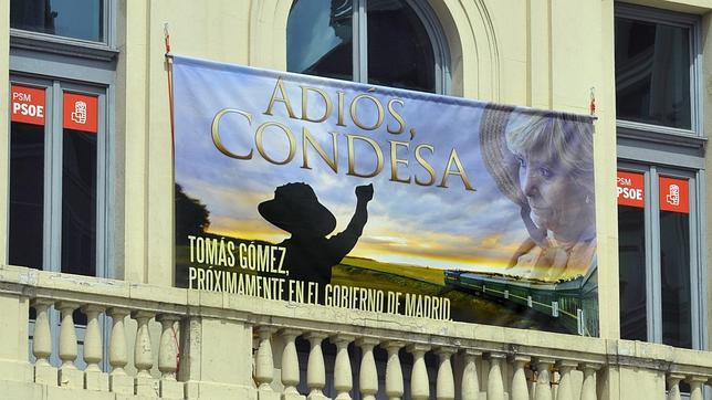 Aguirre llama «machista» a Tomás Gómez por mofarse del título de su marido