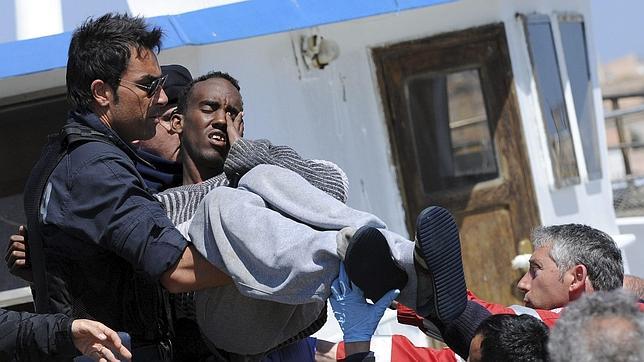 Llegan más de 800 inmigrantes en dos embarcaciones a la isla italiana Lampedusa