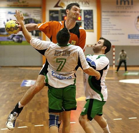 25-25: Empate frustrante del BM Toledo ante el Quabit