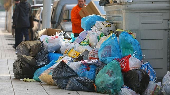 Los españoles tiran a la basura el 20% de la comida que compran