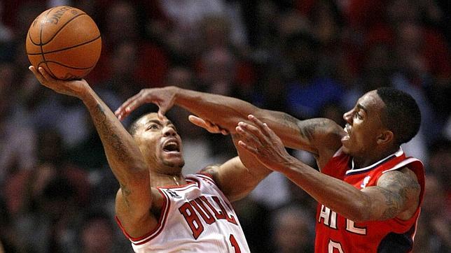 Johnson gana el duelo a Rose y los Bulls pierden el factor campo