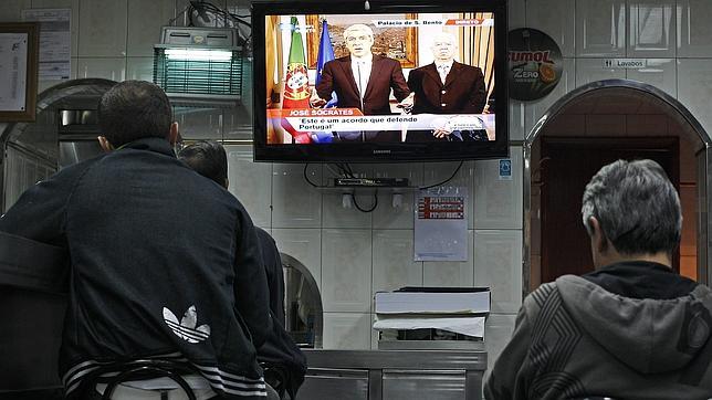 Los costes de la deuda portuguesa caen abruptamente tras el anuncio del rescate