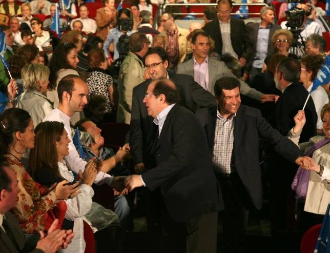 Herrera pide a Zapatero que vuelva a León «con brevedad» para que cambie el Gobierno