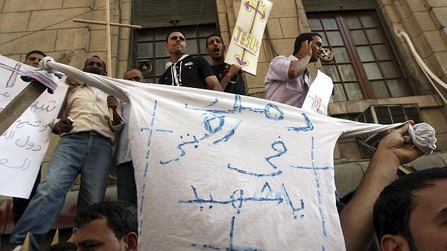 Cientos de cristianos se manifiestan en El Cairo para pedir protección contra los ataques musulmanes