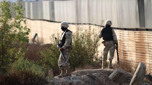 La era del cibercoyote: Consignas por SMS para cruzar de México a EE.UU.