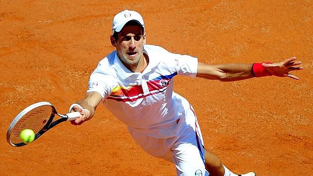 Djokovic arrasa en su debut en Roma