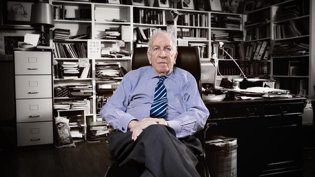 «Gadafi tomó el poder con un golpe de Estado en la televisión»