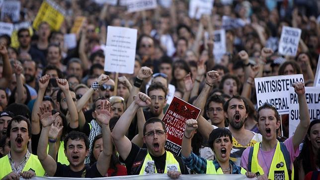 Varios miles de «indignados» salen a la calle en toda España
