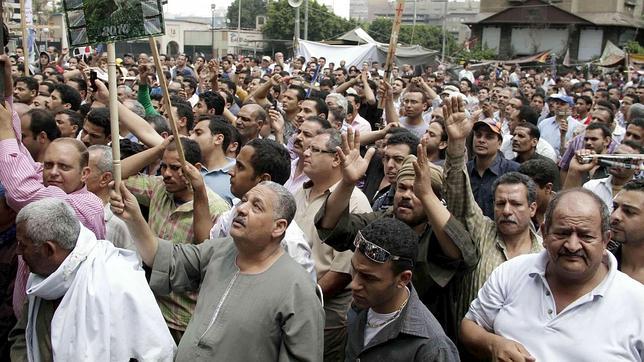 Más de setenta heridos en otra oleada de ataques a los cristianos de Egipto