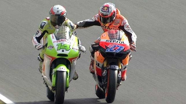 Stoner, sancionado con 5.000 euros por dar un puñetazo a De Puniet en el «warm up»