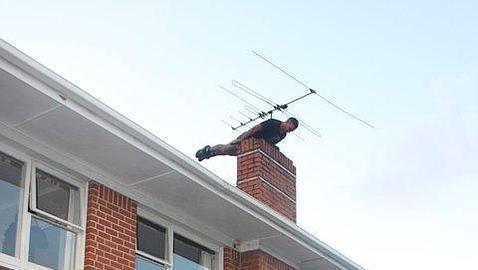 Un muerto tras caer al vacío por hacer «planking» sobre balcón en Australia