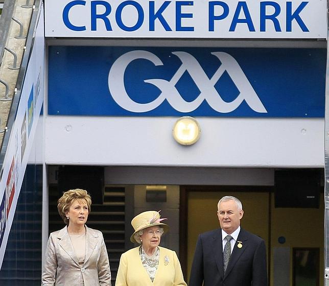 La Reina de Inglaterra, en el escenario del primer 'domingo sangriento' irlandés