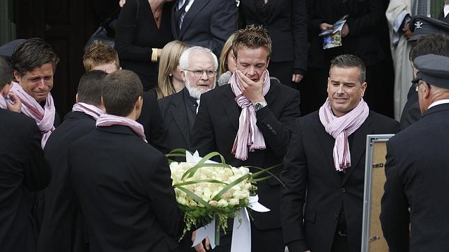 Miles de personas dan su último adiós al ciclista belga Wouter Weylandt