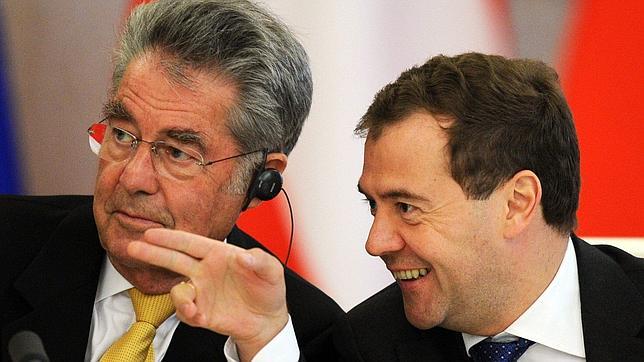 Medvédev sigue sin revelar si será él o Putin el candidato a las presidenciales