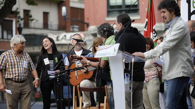 Bildu cierra la campaña sin haber renegado de ETA