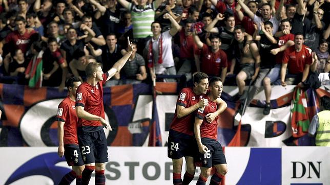 Osasuna cumple y se aferra a Primera