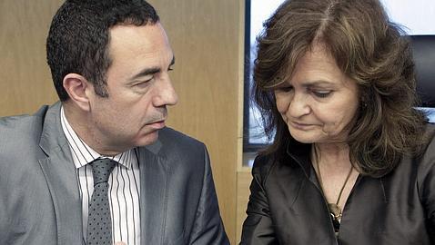 Carmen Calvo, sobre Berlusconi: «Con esa bragueta no se puede ser buen gobernante»