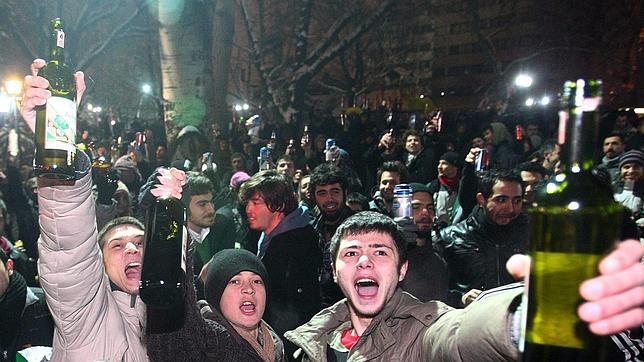 Eliminan varias restricciones al alcohol impuestas por Erdogán en Turquía