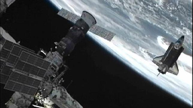 El Endeavour se desacopla por última vez de la estación espacial