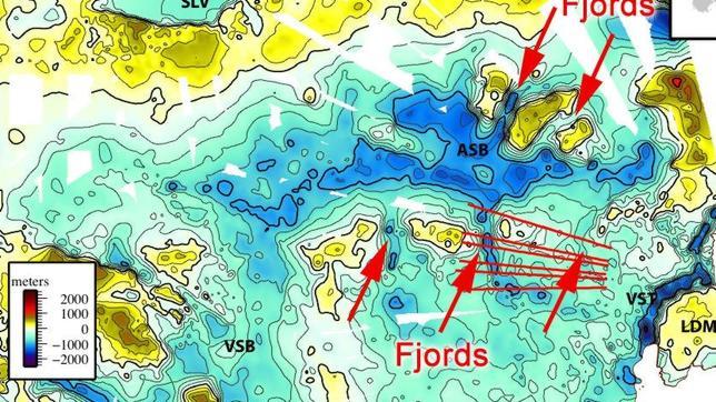 Un nuevo mapa revela fiordos gigantes bajo el hielo de la Antártida
