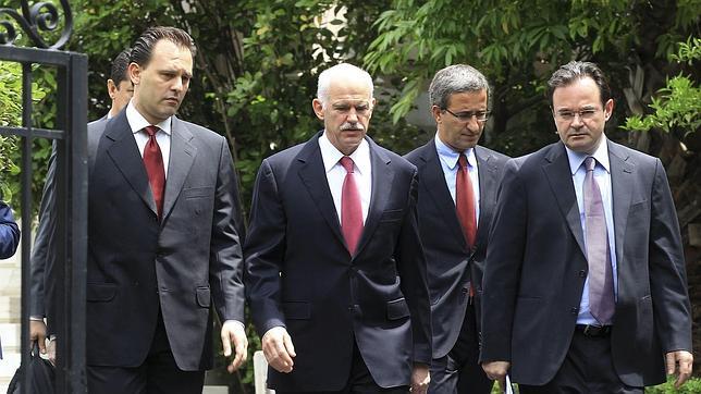 Carta abierta de los socialistas a Papandreu por los planes económicos