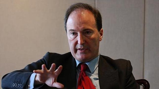 Charles Moore: «Un diario se define por sus valores»