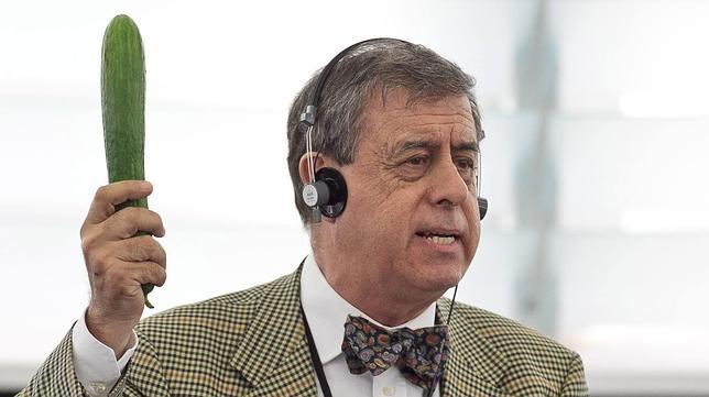 Bruselas propone una ayuda de 150 millones para los agricultores afectados por la crisis del «E.coli»