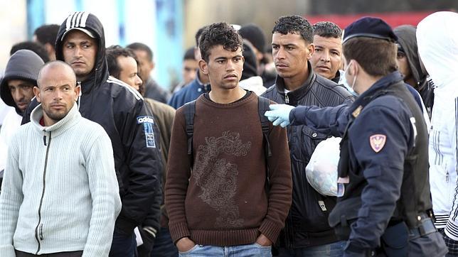 Italia supera a Grecia como principal receptor de «sin papeles» de la UE