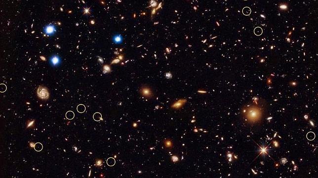 Astrónomos descubren los primeros agujeros negros del Universo