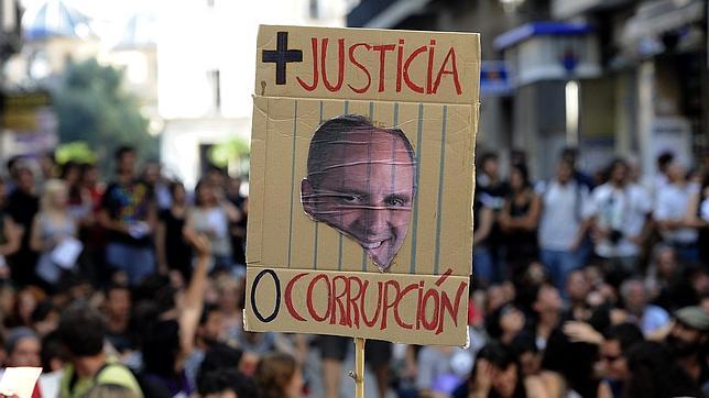En directo: Los «indignados» logran frenar sendos desalojos en Madrid y en Mallorca