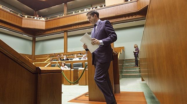 El lendakari apoya en lo «fundamental» la moción de condena a ETA del PP