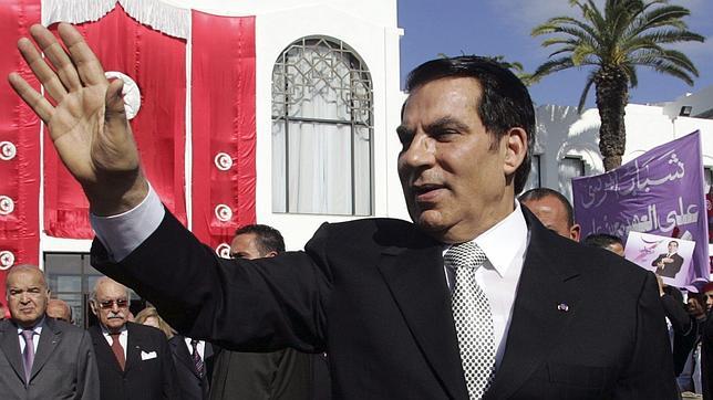 La Justicia tunecina condena a Ben Alí y a su mujer a 35 años de cárcel