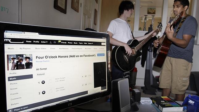 «News Corporation» vende MySpace por 35 millones de dólares