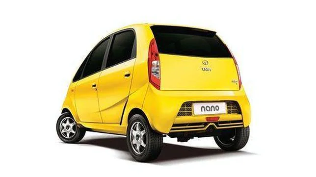 El coche Tata Nano, reclamo para una campaña de esterilizaciones en la India