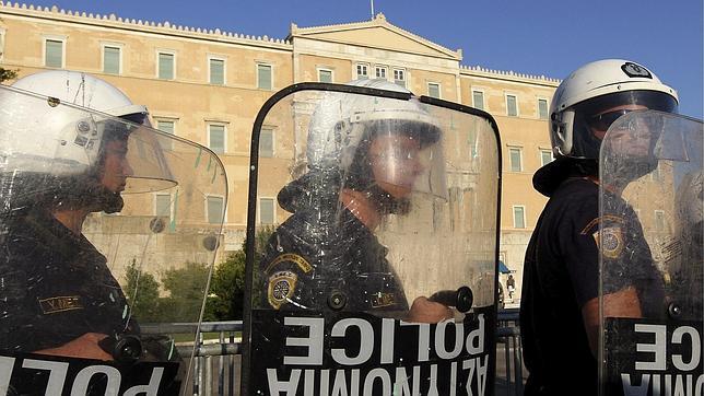 Standard &amp; Poor's duda de que Grecia pueda devolver el dinero prestado