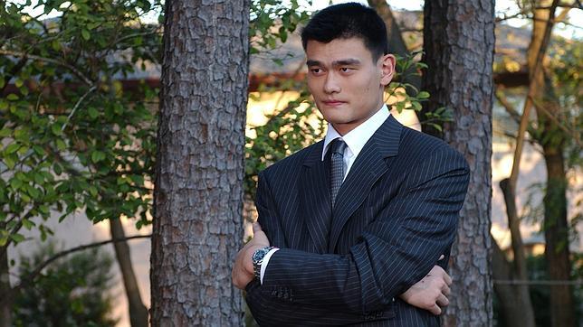 Yao Ming dice adiós al baloncesto