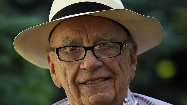 Murdoch viaja a Londres para abordar la crisis por las escuchas telefónicas