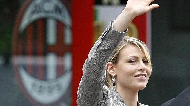 El Milán seguirá en manos de Berlusconi