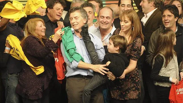 La victoria del conservador Macri desafía el poder de Kirchner